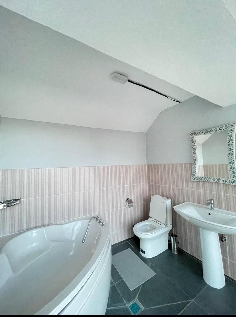 Local Hotel طشقند المظهر الخارجي الصورة